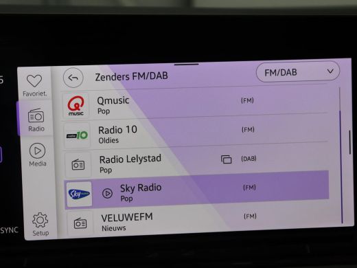 Volkswagen Golf 1.0 eTSI Life | Camera | Carplay | Navigatie | Sfeerverlichting | Parkeerhulp | Adaptive cruise |... ActivLease financial lease