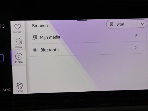 Volkswagen Golf 1.0 eTSI Life | Camera | Carplay | Navigatie | Sfeerverlichting | Parkeerhulp | Adaptive cruise |... ActivLease financial lease