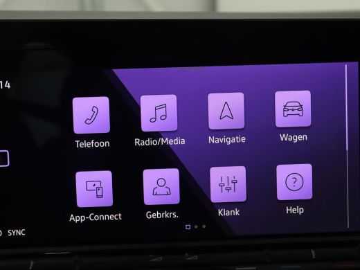 Volkswagen Golf 1.0 eTSI Life | Camera | Carplay | Navigatie | Sfeerverlichting | Parkeerhulp | Adaptive cruise |... ActivLease financial lease