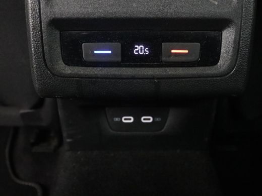 Volkswagen Golf 1.0 eTSI Life | Camera | Carplay | Navigatie | Sfeerverlichting | Parkeerhulp | Adaptive cruise |... ActivLease financial lease