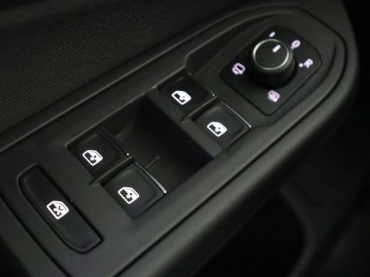 Volkswagen Golf 1.0 eTSI Life | Camera | Carplay | Navigatie | Sfeerverlichting | Parkeerhulp | Adaptive cruise |... ActivLease financial lease