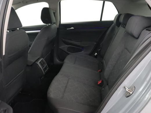 Volkswagen Golf 1.0 eTSI Life | Camera | Carplay | Navigatie | Sfeerverlichting | Parkeerhulp | Adaptive cruise |... ActivLease financial lease