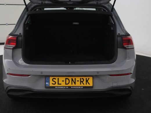 Volkswagen Golf 1.0 eTSI Life | Camera | Carplay | Navigatie | Sfeerverlichting | Parkeerhulp | Adaptive cruise |... ActivLease financial lease