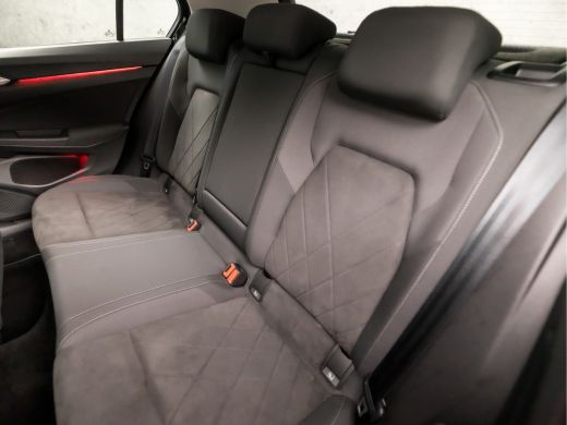 Volkswagen Golf 1.0 eTSI Sport Automaat (APPLE CARPLAY, GROOT NAVI, MEMORY SEATS, CAMERA, ALCANTARA, SPORTSTOELEN... ActivLease financial lease