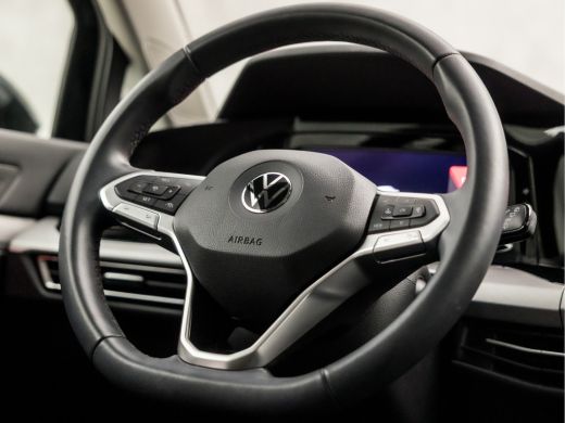 Volkswagen Golf 1.0 eTSI Sport Automaat (APPLE CARPLAY, GROOT NAVI, MEMORY SEATS, CAMERA, ALCANTARA, SPORTSTOELEN... ActivLease financial lease