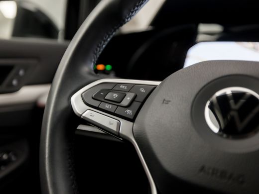 Volkswagen Golf 1.0 eTSI Sport Automaat (APPLE CARPLAY, GROOT NAVI, MEMORY SEATS, CAMERA, ALCANTARA, SPORTSTOELEN... ActivLease financial lease