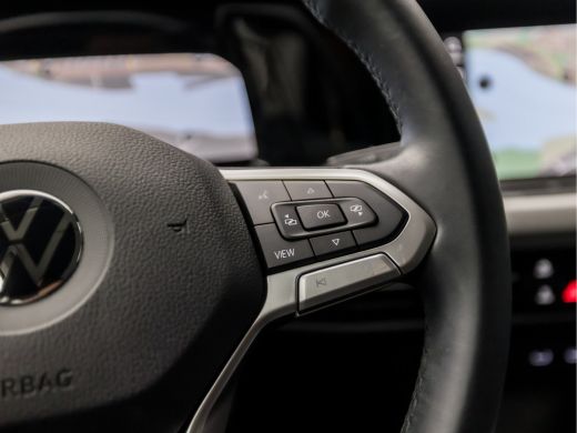 Volkswagen Golf 1.0 eTSI Sport Automaat (APPLE CARPLAY, GROOT NAVI, MEMORY SEATS, CAMERA, ALCANTARA, SPORTSTOELEN... ActivLease financial lease