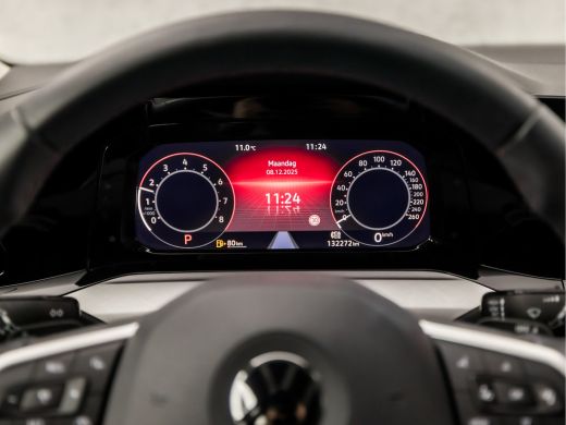 Volkswagen Golf 1.0 eTSI Sport Automaat (APPLE CARPLAY, GROOT NAVI, MEMORY SEATS, CAMERA, ALCANTARA, SPORTSTOELEN... ActivLease financial lease