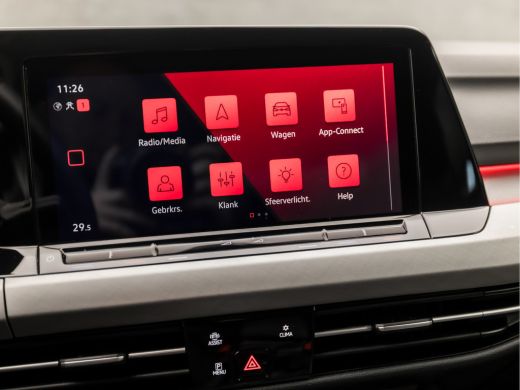 Volkswagen Golf 1.0 eTSI Sport Automaat (APPLE CARPLAY, GROOT NAVI, MEMORY SEATS, CAMERA, ALCANTARA, SPORTSTOELEN... ActivLease financial lease