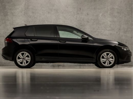 Volkswagen Golf 1.0 eTSI Sport Automaat (APPLE CARPLAY, GROOT NAVI, MEMORY SEATS, CAMERA, ALCANTARA, SPORTSTOELEN... ActivLease financial lease