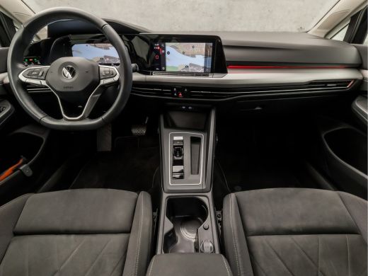 Volkswagen Golf 1.0 eTSI Sport Automaat (APPLE CARPLAY, GROOT NAVI, MEMORY SEATS, CAMERA, ALCANTARA, SPORTSTOELEN... ActivLease financial lease