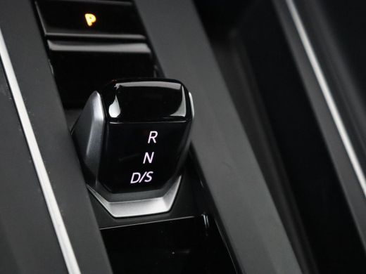 Volkswagen Golf 1.4 eHybrid GTE | Stoelverarming | Trekhaak | Carplay | Adaptive cruise | 18'' | Sportstoelen | N... ActivLease financial lease