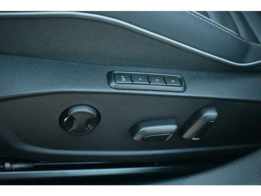 Volkswagen Golf 1.5 eHybrid GTE 272PK | TREKHAAK | STOELVERW. | HEAD-UP | CAMERA ACHTER | KEYLESS ENTREE | ADAPT... ActivLease financial lease