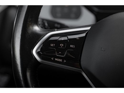 Volkswagen ID.3 First Plus 58 kWh | Achteruitrijcamera | Stoel/Stuurverwarming | IQ. Light | ActivLease financial lease