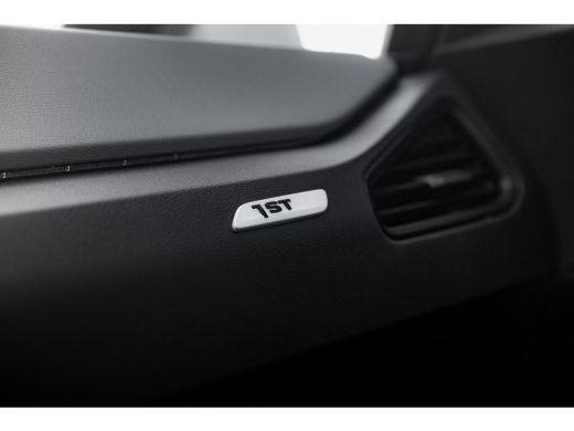 Volkswagen ID.3 First Plus 58 kWh | Achteruitrijcamera | Stoel/Stuurverwarming | IQ. Light | ActivLease financial lease