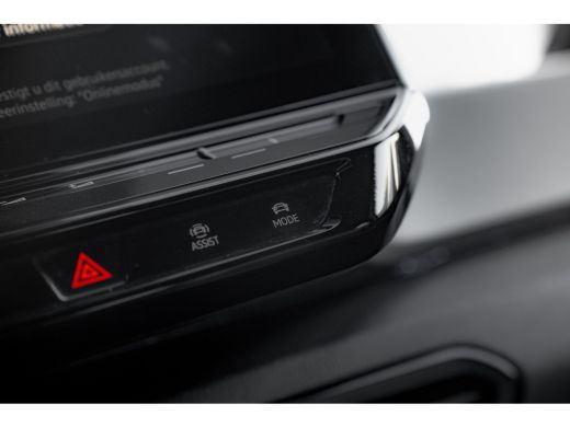 Volkswagen ID.3 First Plus 58 kWh | Achteruitrijcamera | Stoel/Stuurverwarming | IQ. Light | ActivLease financial lease