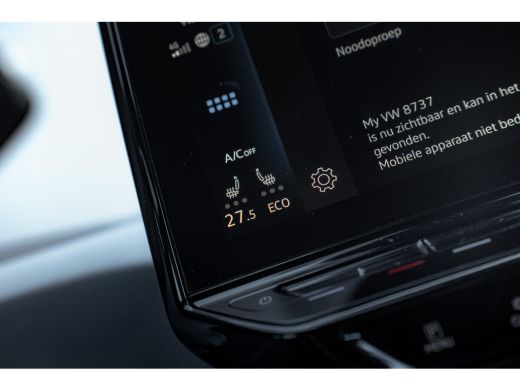 Volkswagen ID.3 First Plus 58 kWh | Achteruitrijcamera | Stoel/Stuurverwarming | IQ. Light | ActivLease financial lease