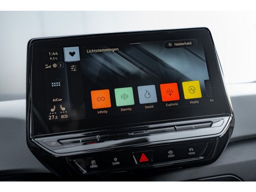 Volkswagen ID.3 First Plus 58 kWh | Achteruitrijcamera | Stoel/Stuurverwarming | IQ. Light | ActivLease financial lease