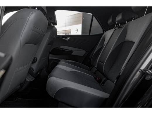 Volkswagen ID.3 First Plus 58 kWh | Achteruitrijcamera | Stoel/Stuurverwarming | IQ. Light | ActivLease financial lease