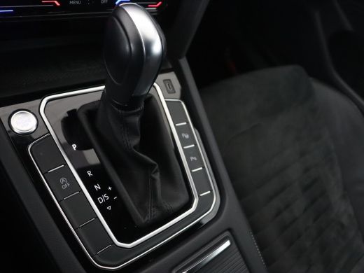 Volkswagen Passat 1.5 TSI R-Line | Panoramadak | Trekhaak | Matrix LED | Stoelverwarming | Adaptive cruise | Leder/... ActivLease financial lease