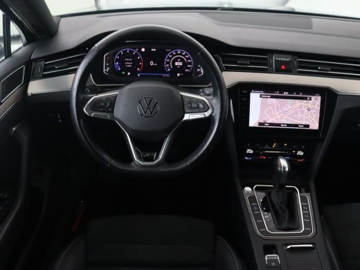 Volkswagen Passat 1.5 TSI R-Line | Panoramadak | Trekhaak | Matrix LED | Stoelverwarming | Adaptive cruise | Leder/... ActivLease financial lease