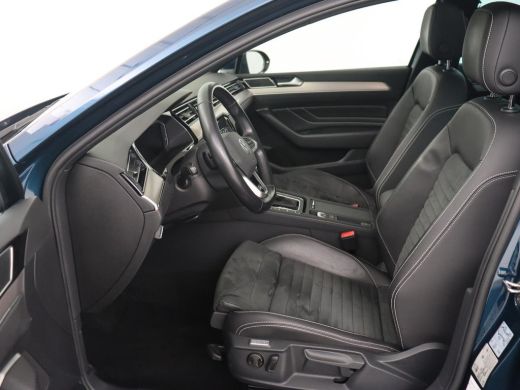 Volkswagen Passat 1.5 TSI R-Line | Panoramadak | Trekhaak | Matrix LED | Stoelverwarming | Adaptive cruise | Leder/... ActivLease financial lease