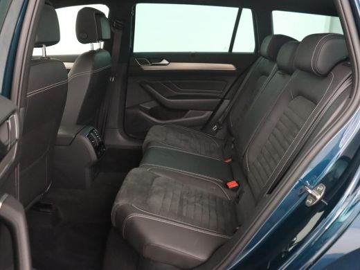 Volkswagen Passat 1.5 TSI R-Line | Panoramadak | Trekhaak | Matrix LED | Stoelverwarming | Adaptive cruise | Leder/... ActivLease financial lease