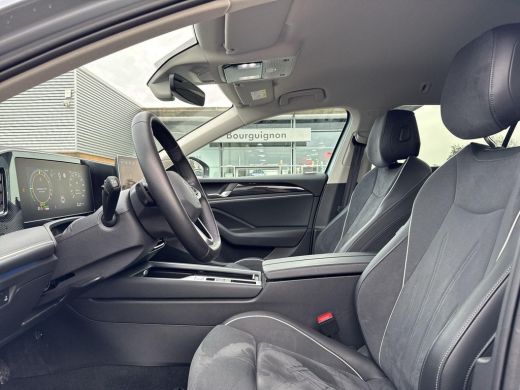 Volkswagen Passat Variant 1.5 eHybrid Business | Trekhaak | ACC | HUD | Stoelverwarming | PHEV | ActivLease financial lease