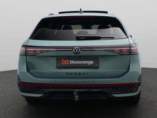 Volkswagen Passat Variant 1.5 eHybrid R-Line Edition 272PK DSG SOH 100%, Black Style, Pano-Schuifdak, Trekhaak, Led... ActivLease financial lease