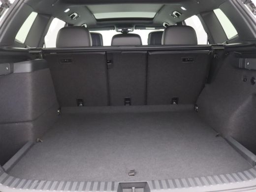 Volkswagen Tayron 1.5 eHybrid R-Line Edition 272PK DSG Pano-Schuifdak, Trekhaak, Black Style, Lederen Bekleding, Ha... ActivLease financial lease