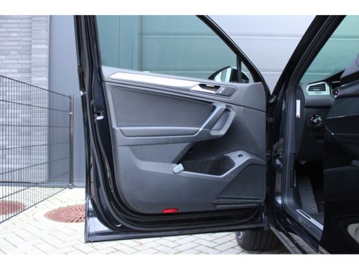 Volkswagen Tiguan Allspace 1.5 TSI Highline Business R | BTW | PANO | HUD | CAMERA | ACC | STOELVERWARMING | ActivLease financial lease