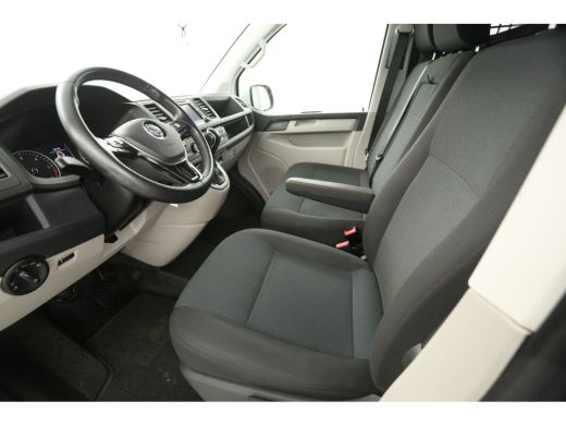Volkswagen Transporter 2.0 TDI 150PK L1H1 | Automaat | Airco | Cruise | Camera | Carplay | 3-Zits | 2xSchuifdeur | Trekh... ActivLease financial lease