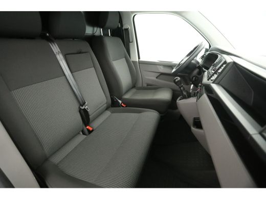 Volkswagen Transporter 2.0 TDI L1H1 | Airco | 3-Zits | Camera | Cruise | Trekh. | Carplay ActivLease financial lease