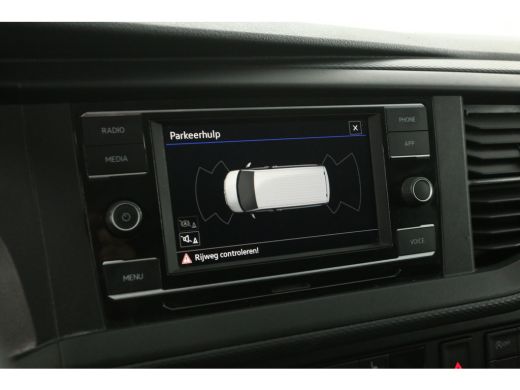 Volkswagen Transporter 2.0 TDI L2H1 150PK | Airco | Cruise | Carplay | 3-Zits | Trekh. | Parkeersens. | Stoelverw. ActivLease financial lease