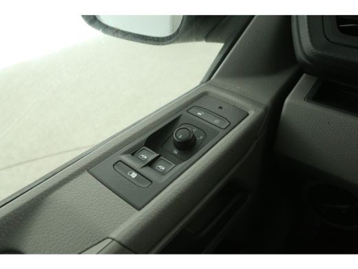 Volkswagen Transporter 2.0 TDI L2H1 150PK | Airco | Cruise | Carplay | 3-Zits | Trekh. | Parkeersens. | Stoelverw. ActivLease financial lease