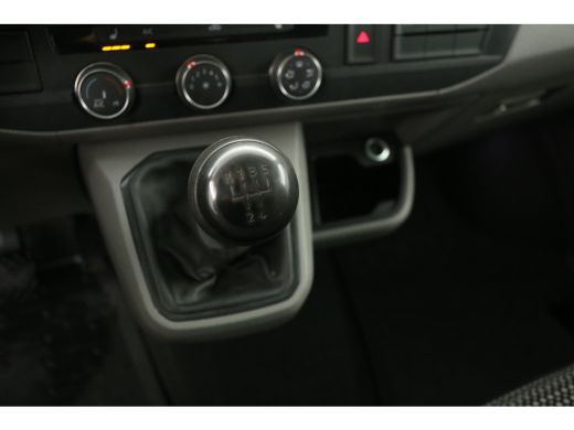 Volkswagen Transporter 2.0 TDI L2H1 150PK | Airco | Cruise | Carplay | 3-Zits | Trekh. | Parkeersens. | Stoelverw. ActivLease financial lease