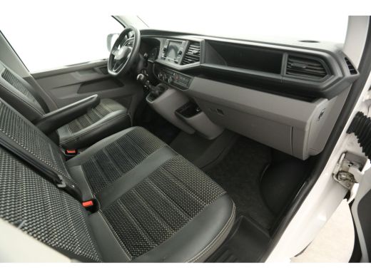 Volkswagen Transporter 2.0 TDI L2H1 150PK | Airco | Cruise | Carplay | 3-Zits | Trekh. | Parkeersens. | Stoelverw. ActivLease financial lease