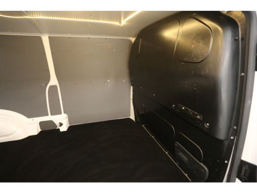 Volkswagen Transporter 2.0 TDI L2H1 150PK | Airco | Cruise | Carplay | 3-Zits | Trekh. | Parkeersens. | Stoelverw. ActivLease financial lease