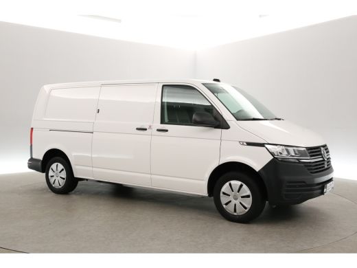 Volkswagen Transporter 2.0 TDI L2H1 150PK | Airco | Cruise | Carplay | 3-Zits | Trekh. | Parkeersens. | Stoelverw. ActivLease financial lease