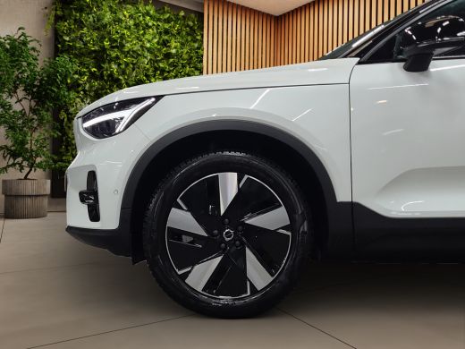 Volvo  EX40 Single Motor Extended Range Ultra 82 kWh 360 cam harman&kardon Trekhaak ActivLease financial lease