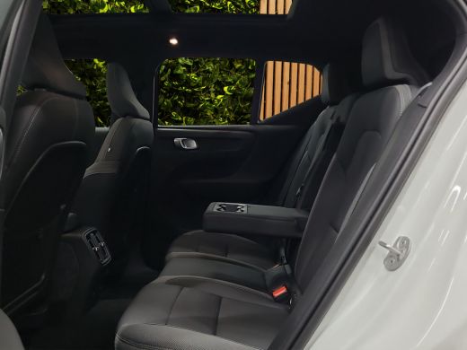 Volvo  EX40 Single Motor Extended Range Ultra 82 kWh 360 cam harman&kardon Trekhaak ActivLease financial lease