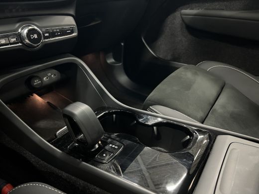 Volvo  EX40 Single Motor Extended Range Ultra 82 kWh 360 cam Leder Trekhaak ActivLease financial lease