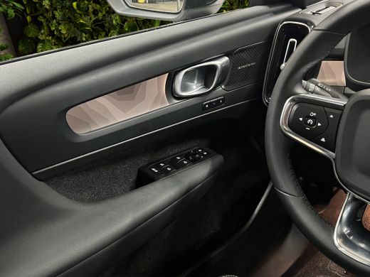 Volvo  EX40 Single Motor Extended Range Ultra 82 kWh 360 cam Leder Trekhaak ActivLease financial lease