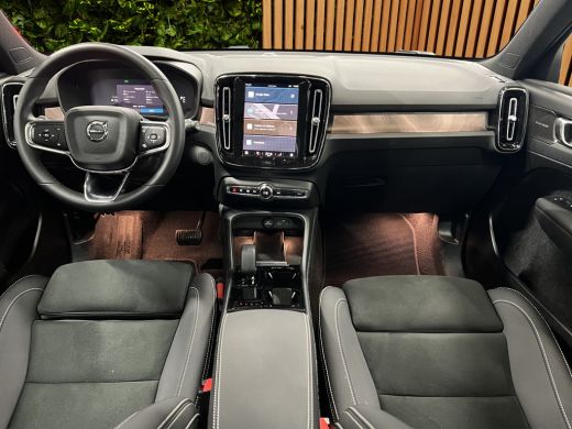 Volvo  EX40 Single Motor Extended Range Ultra 82 kWh 360 cam Leder Trekhaak ActivLease financial lease