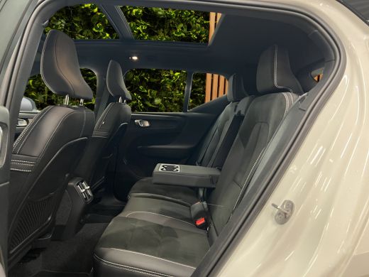 Volvo  EX40 Single Motor Extended Range Ultra 82 kWh 360 cam Leder Trekhaak ActivLease financial lease