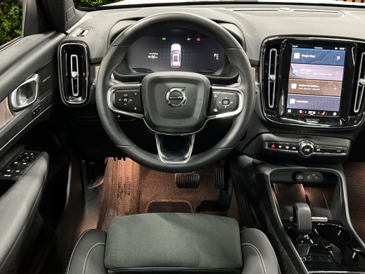 Volvo  EX40 Single Motor Extended Range Ultra 82 kWh 360 cam Leder Trekhaak ActivLease financial lease