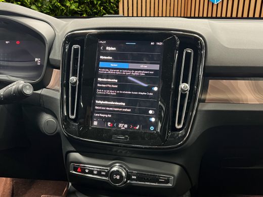 Volvo  EX40 Single Motor Extended Range Ultra 82 kWh 360 cam Leder Trekhaak ActivLease financial lease