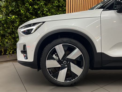 Volvo  EX40 Single Motor Extended Range Ultra 82 kWh 360 cam Leder Trekhaak ActivLease financial lease