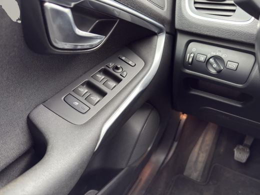 Volvo  V40 2.0 T2 Kinetic | Camera + Sensoren | Navigatie | L.M.Velg | 17"Velg | Led koplampen | ActivLease financial lease