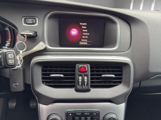 Volvo  V40 2.0 T2 Kinetic | Camera + Sensoren | Navigatie | L.M.Velg | 17"Velg | Led koplampen | ActivLease financial lease